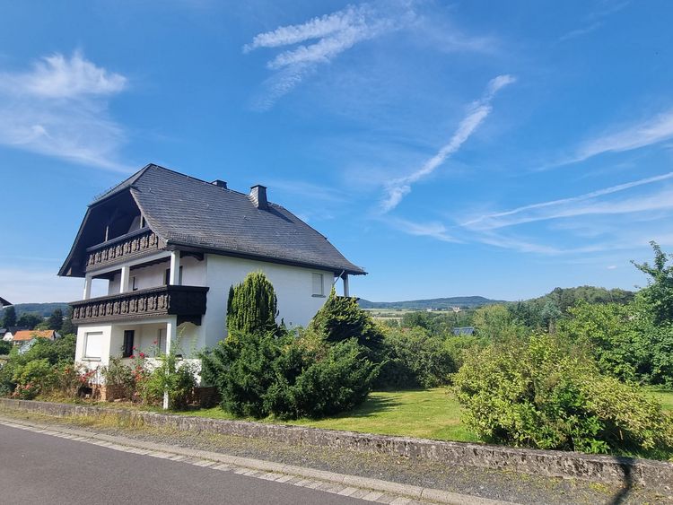 Dornburg-Thalheim: Freistehendes Einfamilienhaus mit Garten für die große Familie