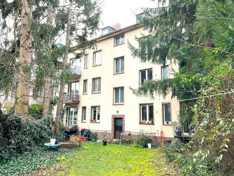 Frankfurt-Dornbusch! MFH – Bj. ca. 1935 - mit ca. 564 m² Wohnfläche und 621 m² Grundstück.