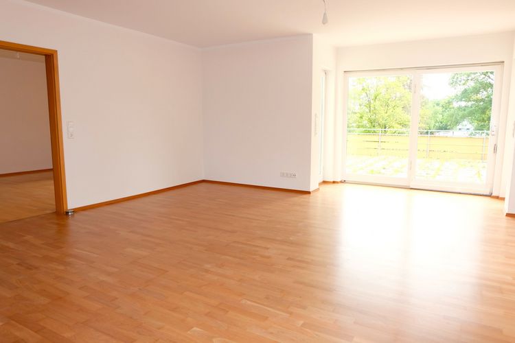 Neu-Isenburg! 3,5 Zimmer Wohnung mit 2 Bädern, großer sonniger Terrasse.