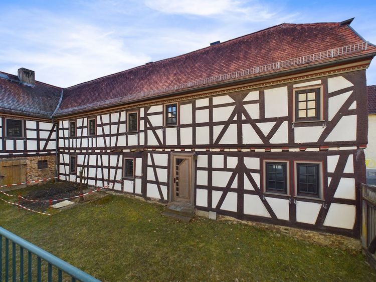 Wehrheim: Historisches Fachwerkhaus trifft auf Wohnen mit Potenzial!